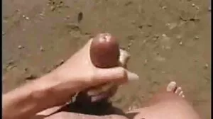 پیلا جلد کے سیاہ بال گھوبگھرالی بالوں