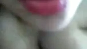 لمبی زبان زبان کی انگوٹی چاٹ ڈک کے ساتھ